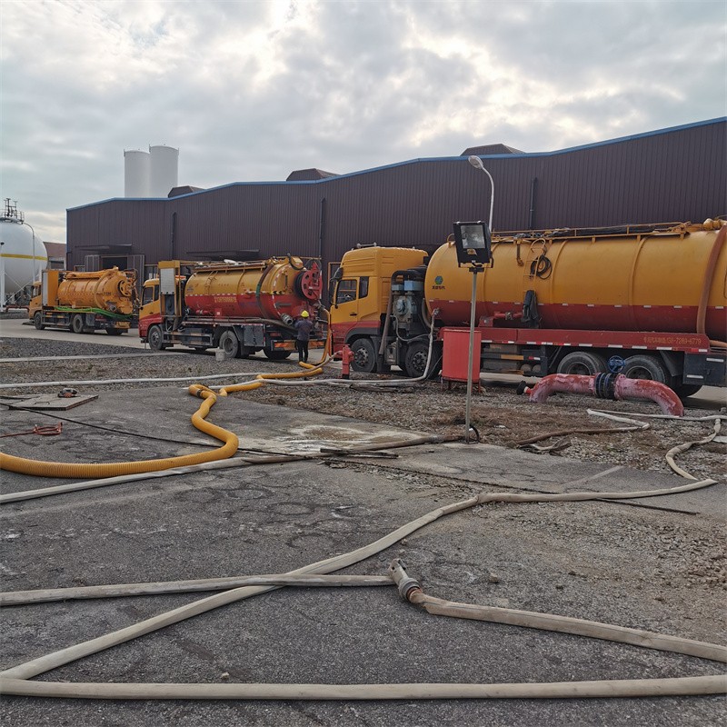 北大镇污水池清理