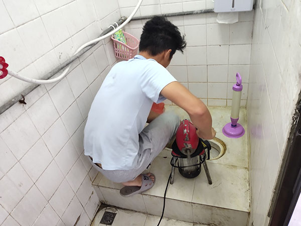 北大镇肥皂掉到马桶里把马桶堵住了怎么办？马桶堵住了怎么办